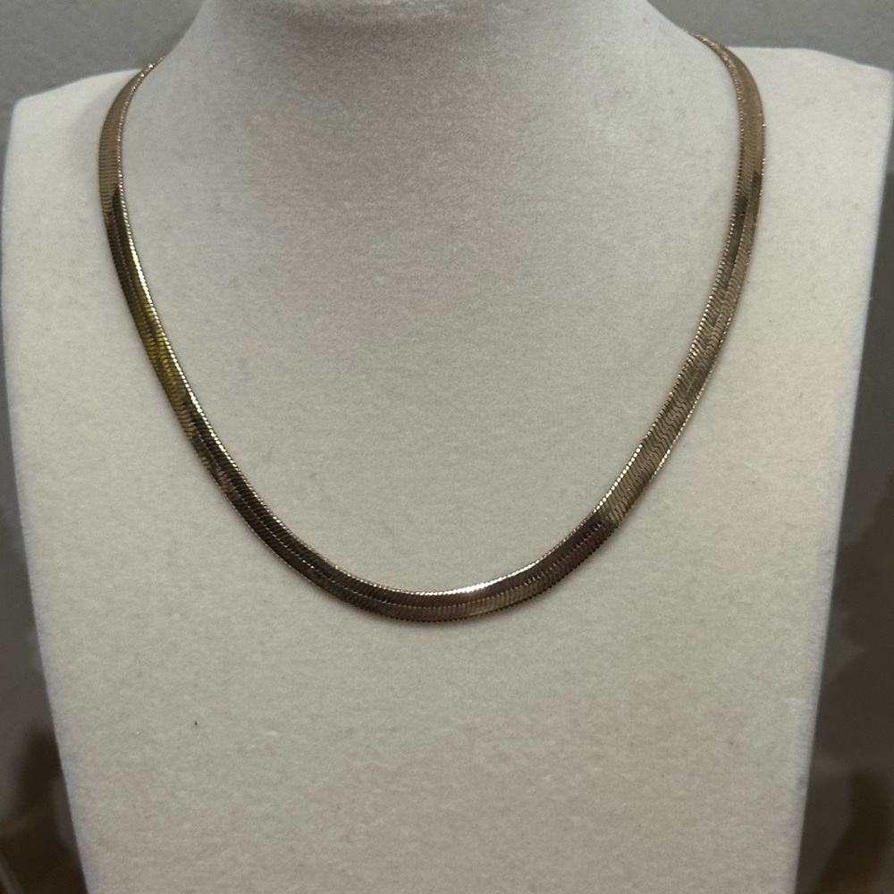 Elegant Gold Necklace